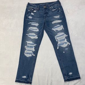 AEO TOM GIRL PATCHED JEANS